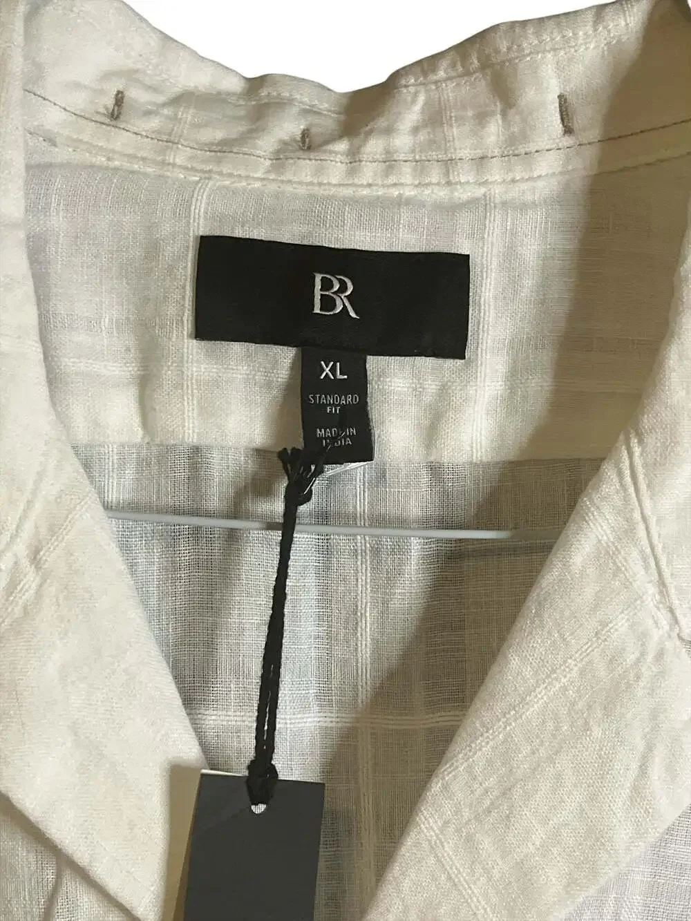 Banana Republic Rincon Linen-Cotton Resort Shirt in White Textured Plaid - Picture 3 of 7